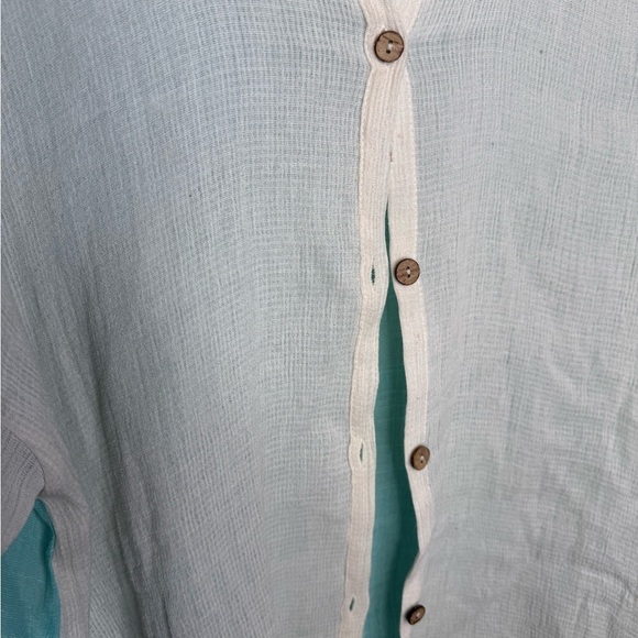 White and Blue Button-Up Shirt - Picture 4 of 7